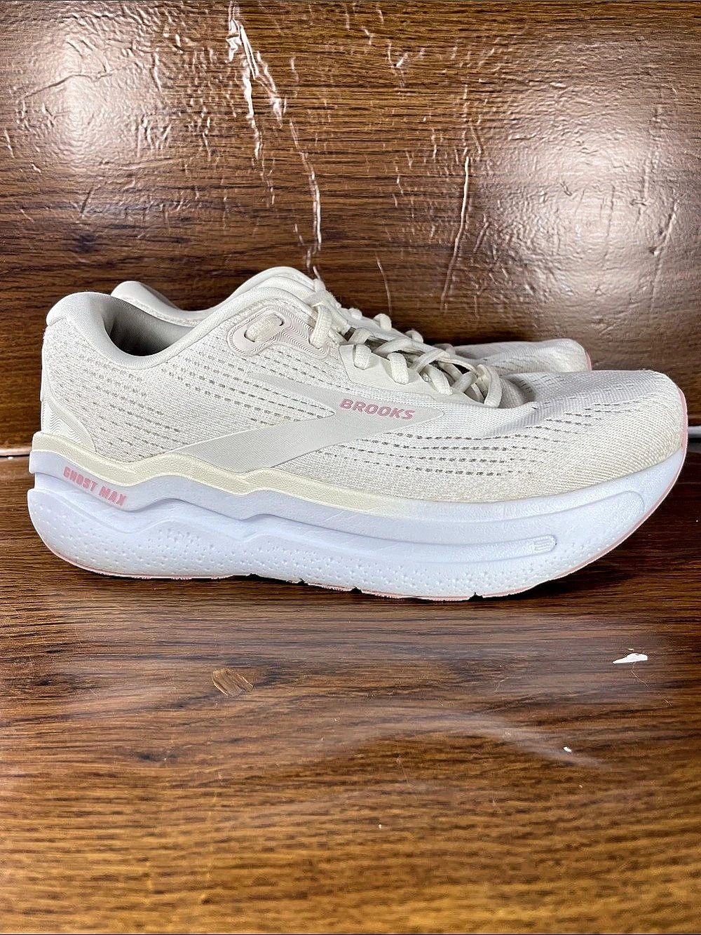 Brooks Ghost Max 2 Women's Athletic Shoes White & Pink US 8.5 D Extra Wide